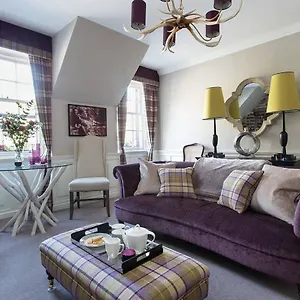 https://the-wee-palace-by-castle.edinburghhotelsuk.org